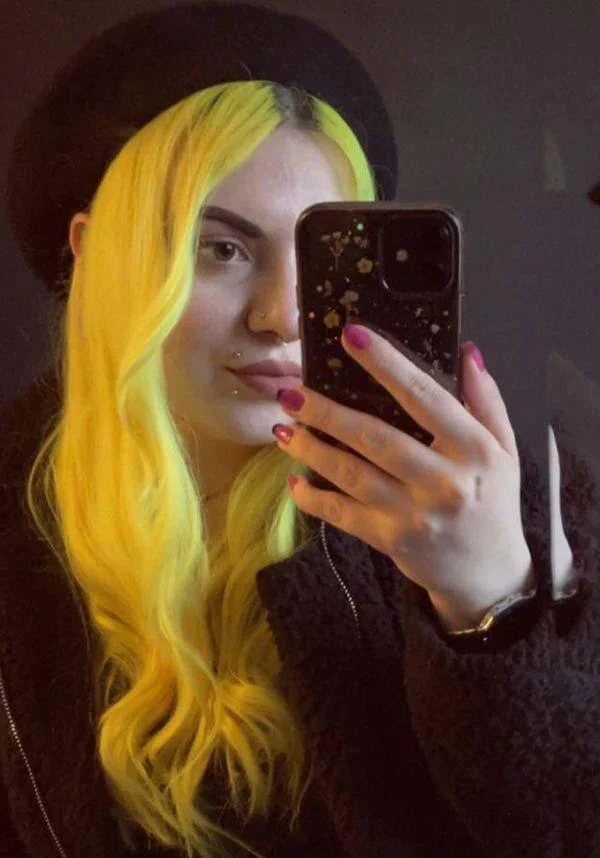 Caution UV | HAIR COLOUR - Image 4