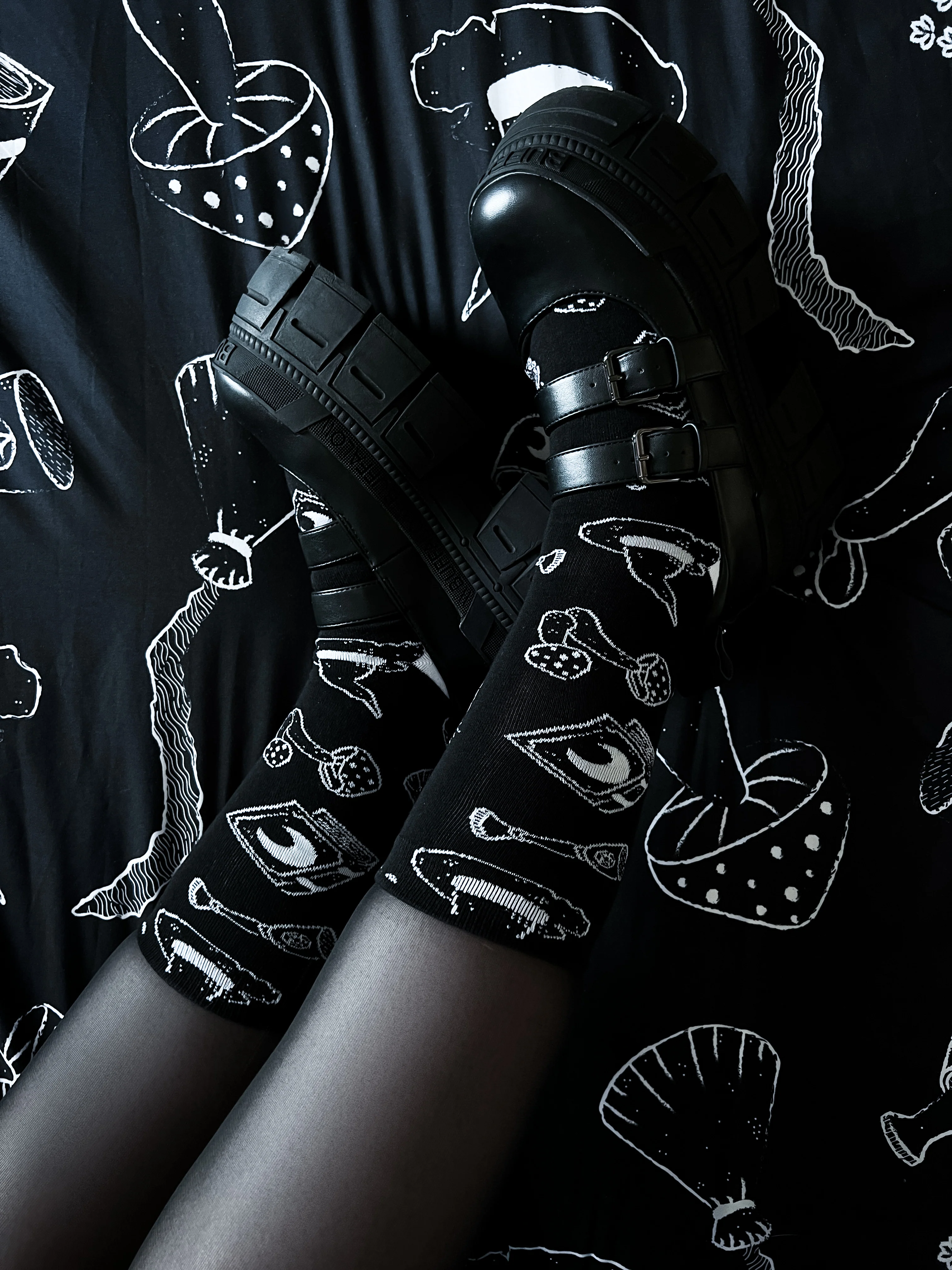 Cottage Witch | CREW SOCKS