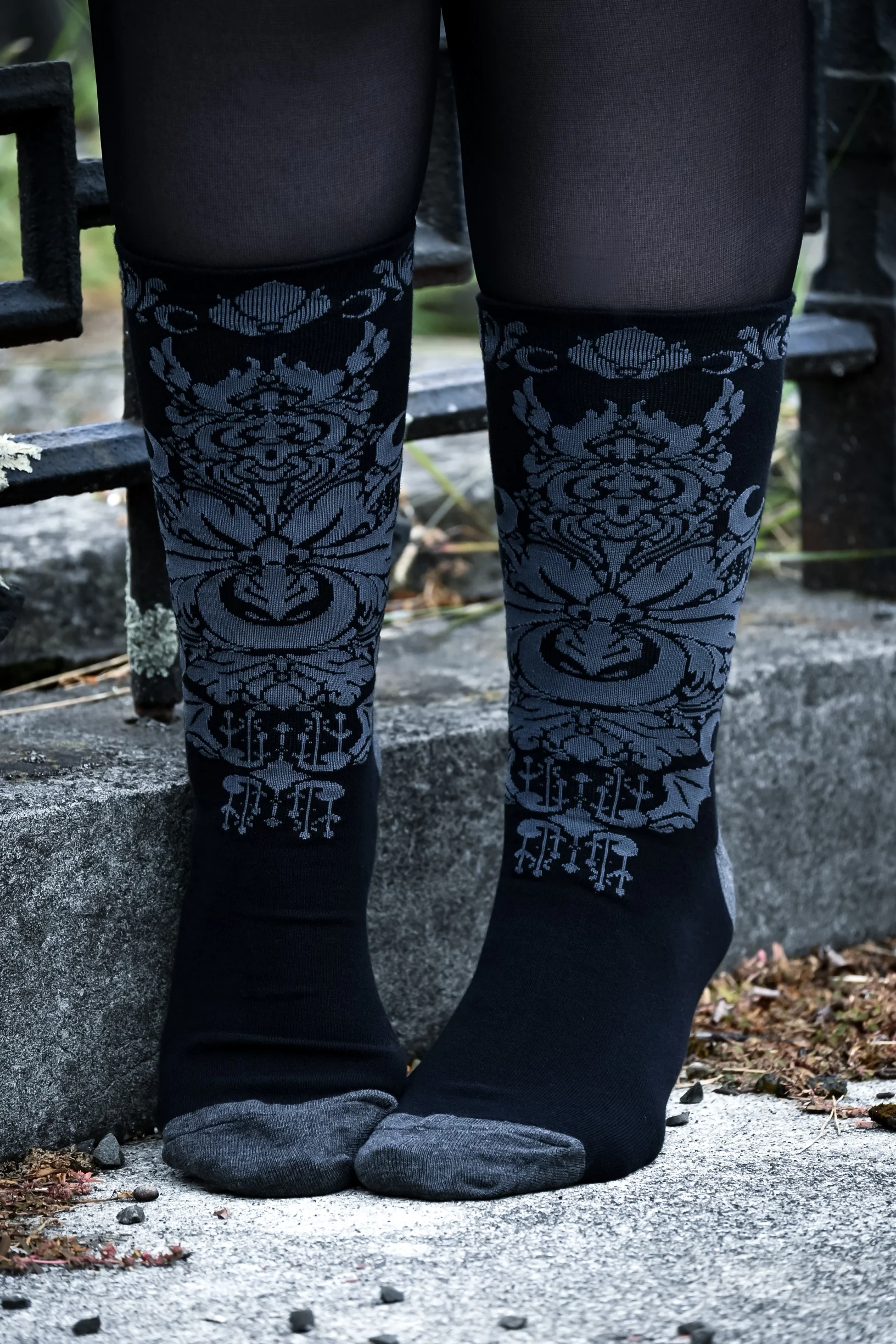Good Mourning | CREW SOCKS* - Image 4